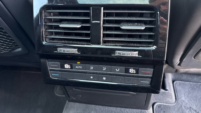 Volkswagen Touareg 3.0 V6 TDI 4Motion R-Line Tech 5dr Tip Auto Diesel Estate